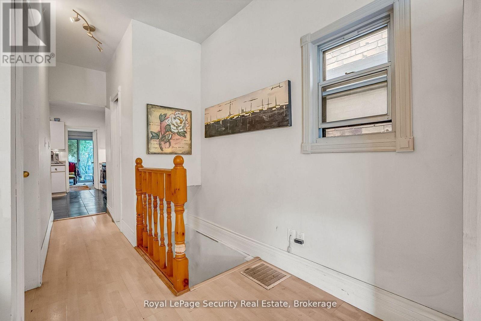 14 Morland Road, Toronto (Runnymede-Bloor West Village), Ontario  M6S 2M8 - Photo 11 - W12451845