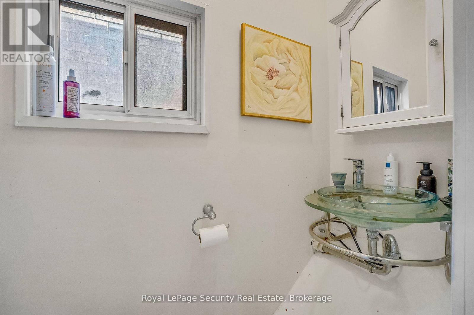 14 Morland Road, Toronto (Runnymede-Bloor West Village), Ontario  M6S 2M8 - Photo 12 - W12451845