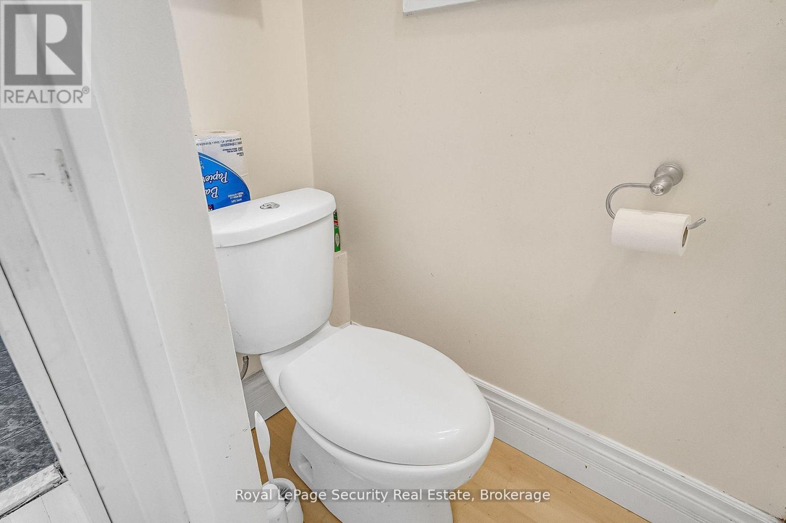 14 Morland Road, Toronto (Runnymede-Bloor West Village), Ontario  M6S 2M8 - Photo 13 - W12451845
