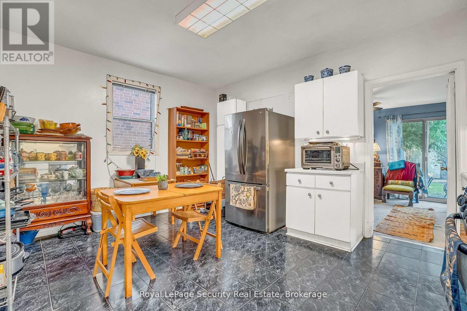 14 Morland Road, Toronto (Runnymede-Bloor West Village), Ontario  M6S 2M8 - Photo 14 - W12451845