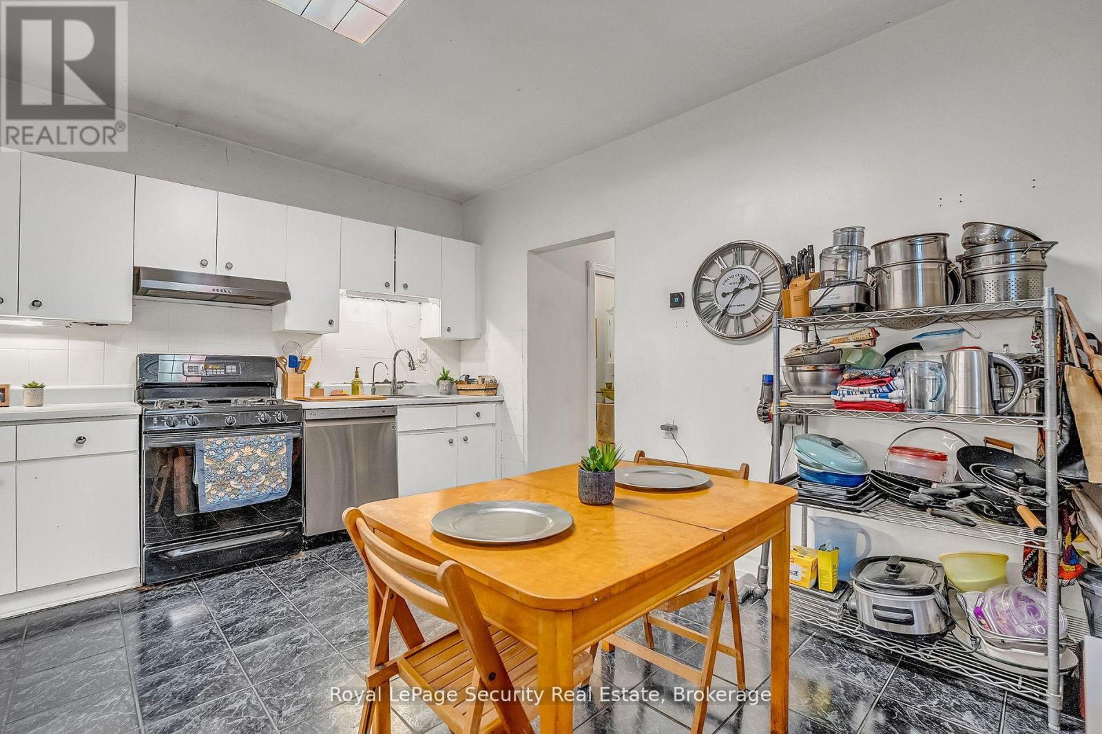 14 Morland Road, Toronto (Runnymede-Bloor West Village), Ontario  M6S 2M8 - Photo 16 - W12451845