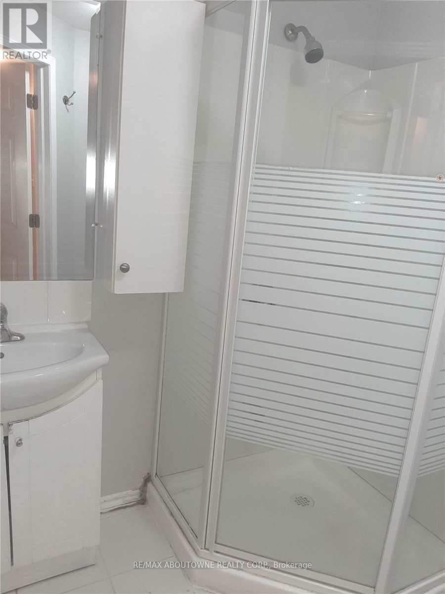 Lower - 128 Breton Avenue, Mississauga, Ontario  L4Z 4K5 - Photo 11 - W12451874