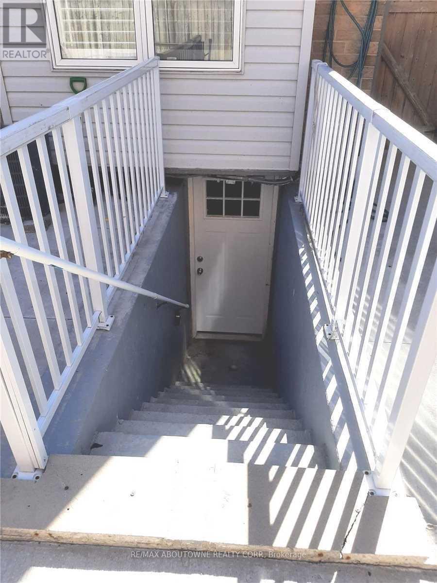 Lower - 128 Breton Avenue, Mississauga, Ontario  L4Z 4K5 - Photo 2 - W12451874