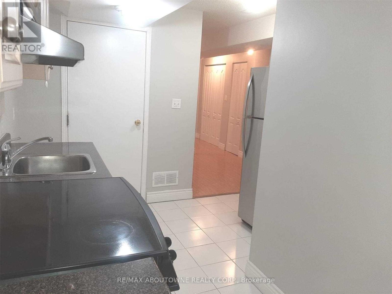 Lower - 128 Breton Avenue, Mississauga, Ontario  L4Z 4K5 - Photo 7 - W12451874