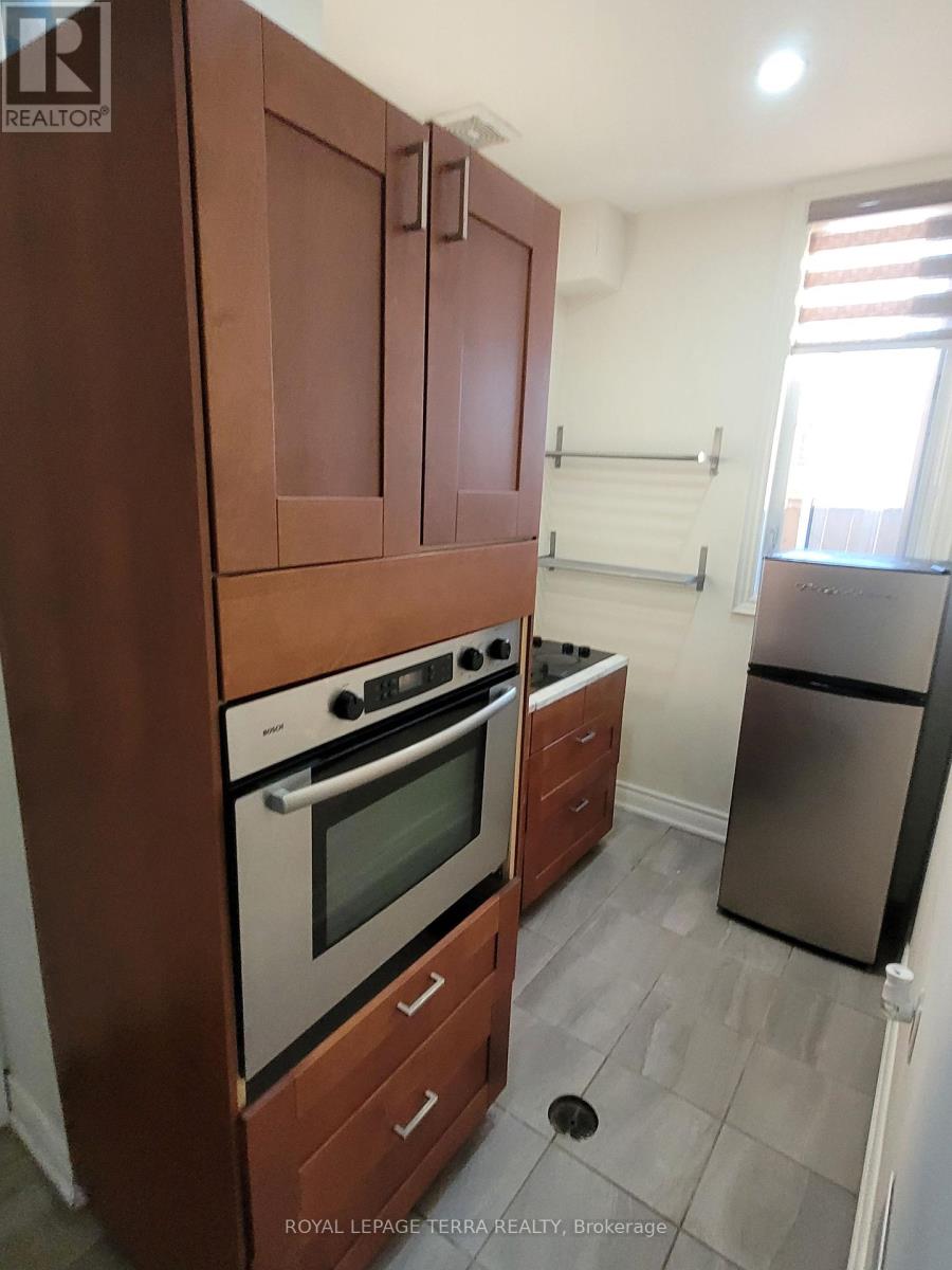 Lower Level 1 Bed Room - 8694 Financial Drive, Brampton, Ontario  L6Y 6G6 - Photo 4 - W12451877