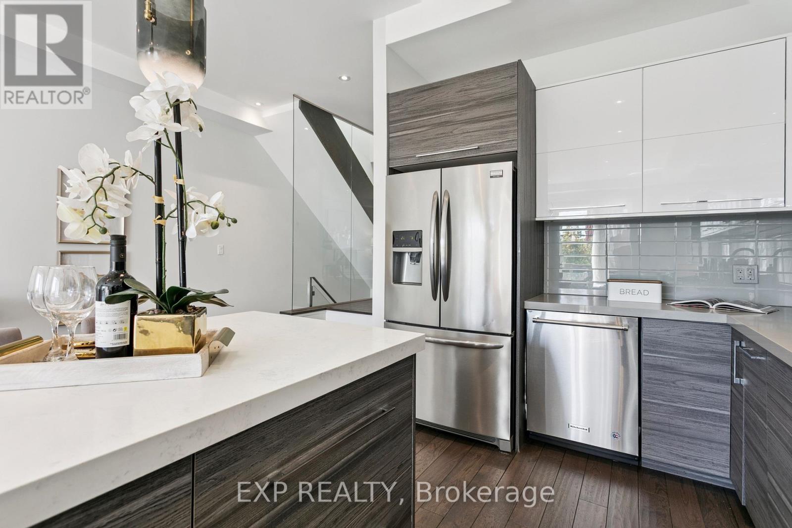 105 Twenty Second Street, Toronto, Ontario  M8V 3M5 - Photo 10 - W12451923