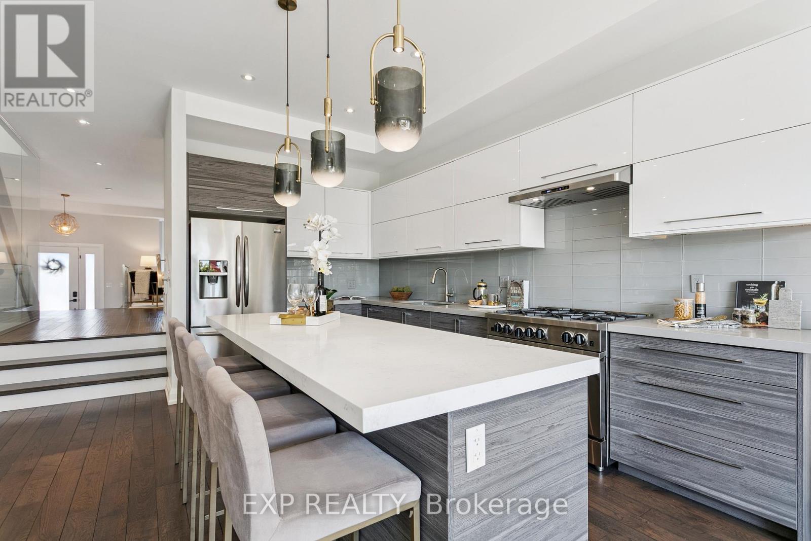 105 Twenty Second Street, Toronto, Ontario  M8V 3M5 - Photo 11 - W12451923