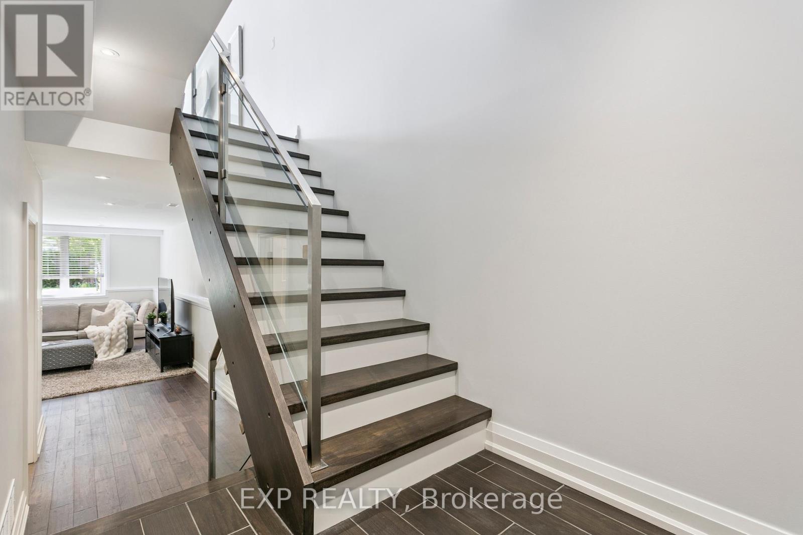 105 Twenty Second Street, Toronto, Ontario  M8V 3M5 - Photo 34 - W12451923