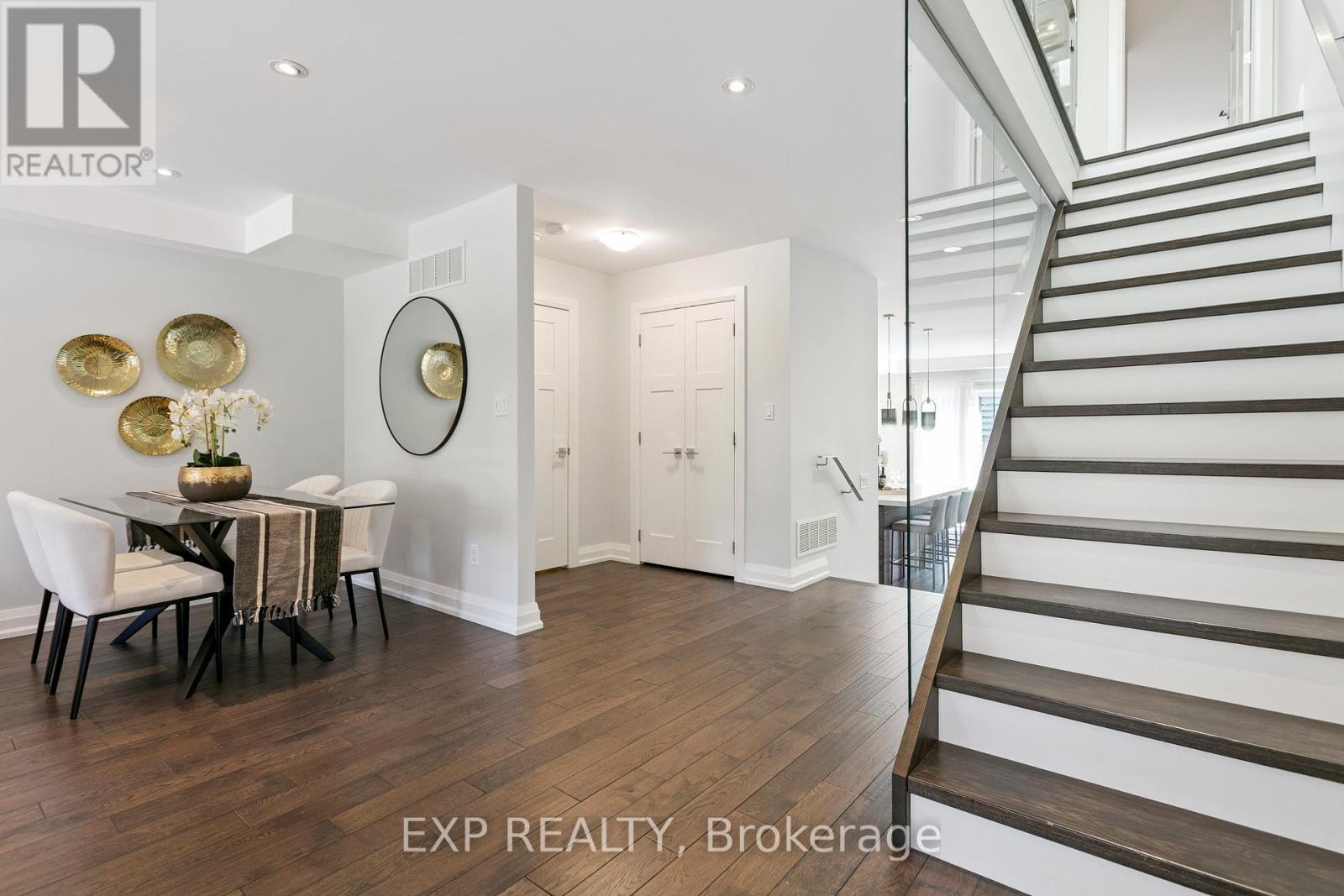 105 Twenty Second Street, Toronto, Ontario  M8V 3M5 - Photo 5 - W12451923