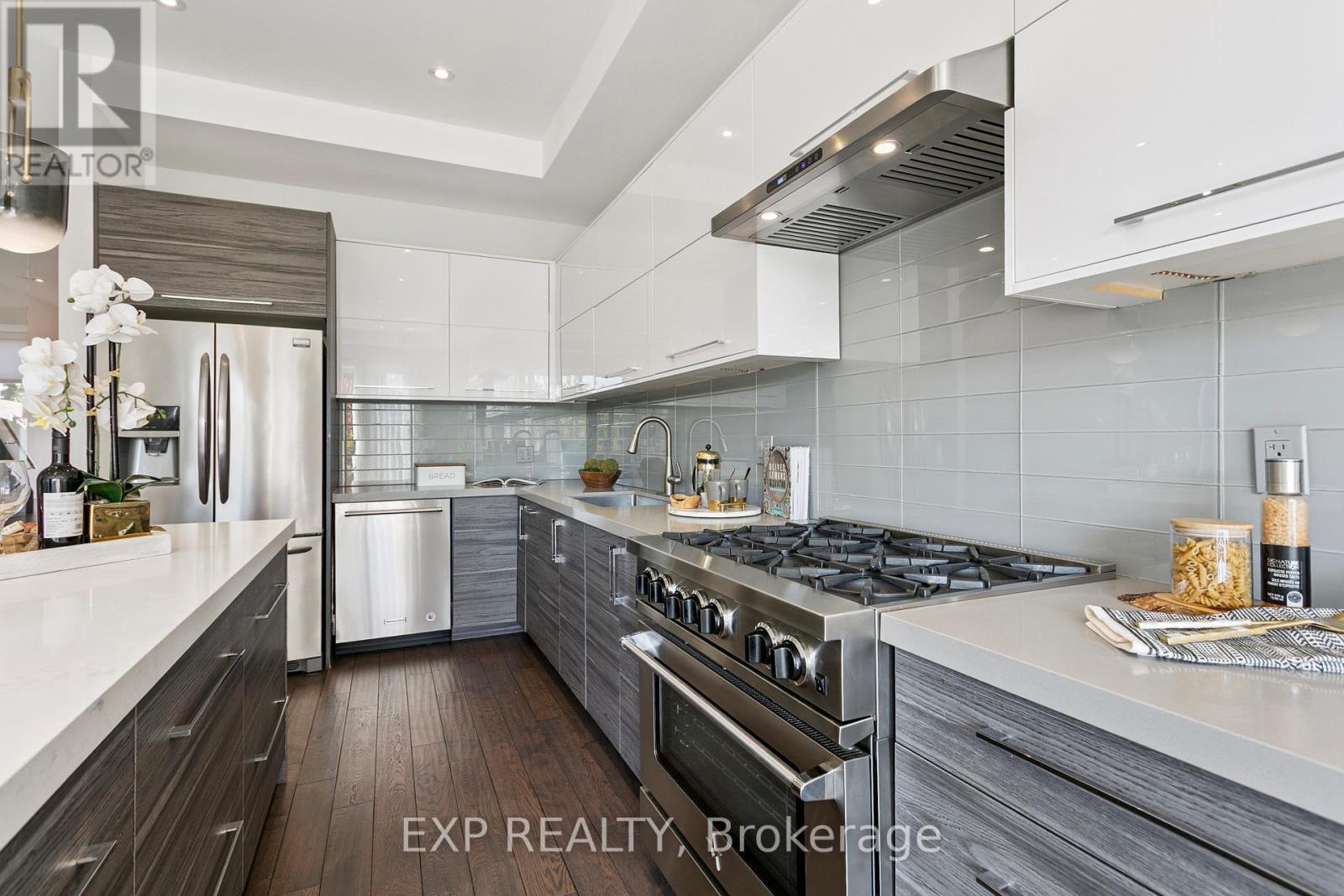 105 Twenty Second Street, Toronto, Ontario  M8V 3M5 - Photo 9 - W12451923