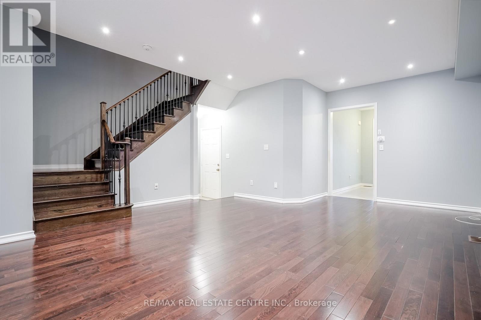 3057 Janice Drive, Oakville, Ontario  L6M 0S6 - Photo 10 - W12451938