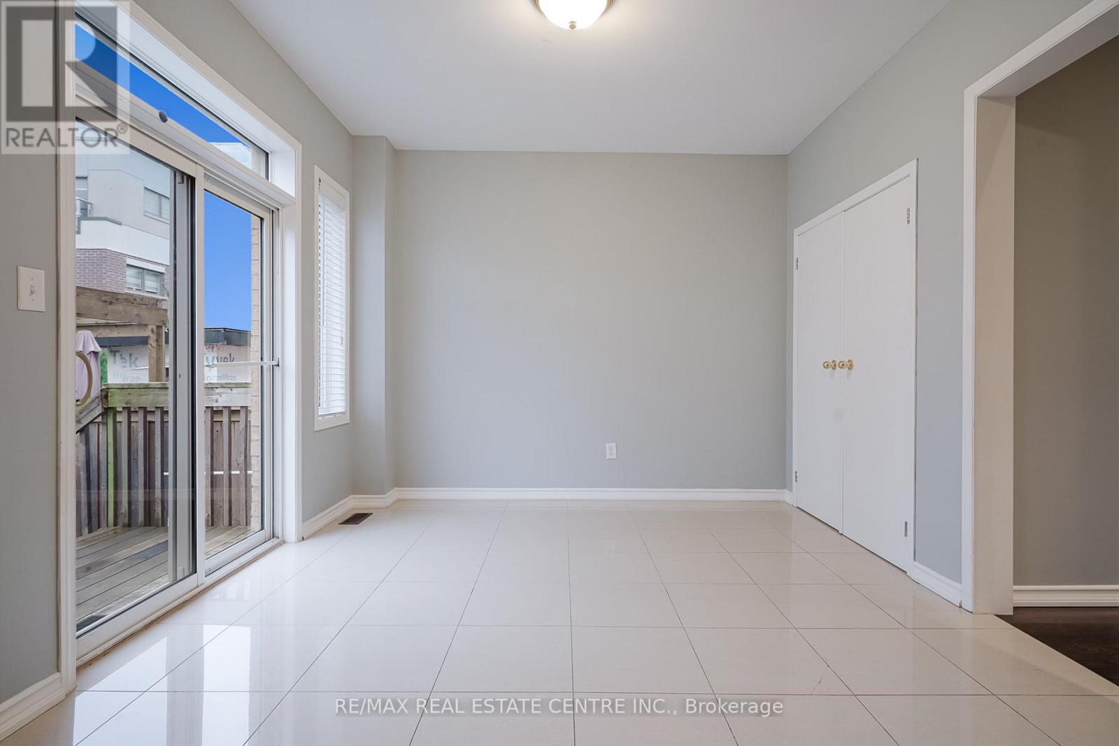 3057 Janice Drive, Oakville, Ontario  L6M 0S6 - Photo 11 - W12451938