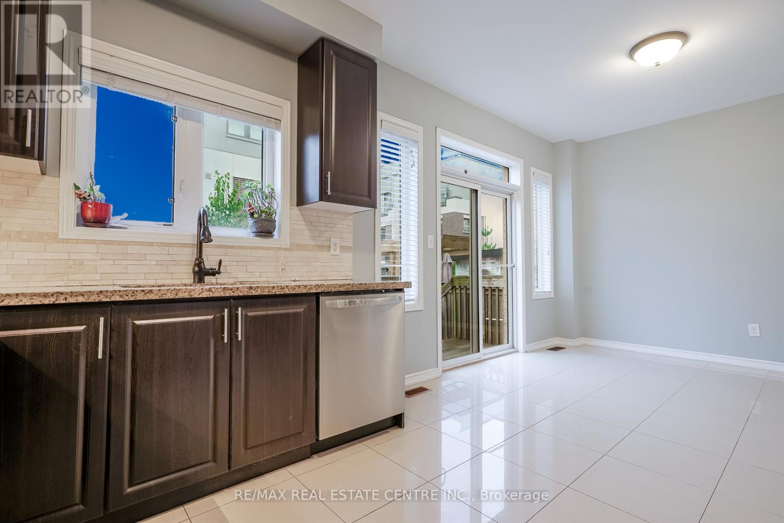 3057 Janice Drive, Oakville, Ontario  L6M 0S6 - Photo 13 - W12451938