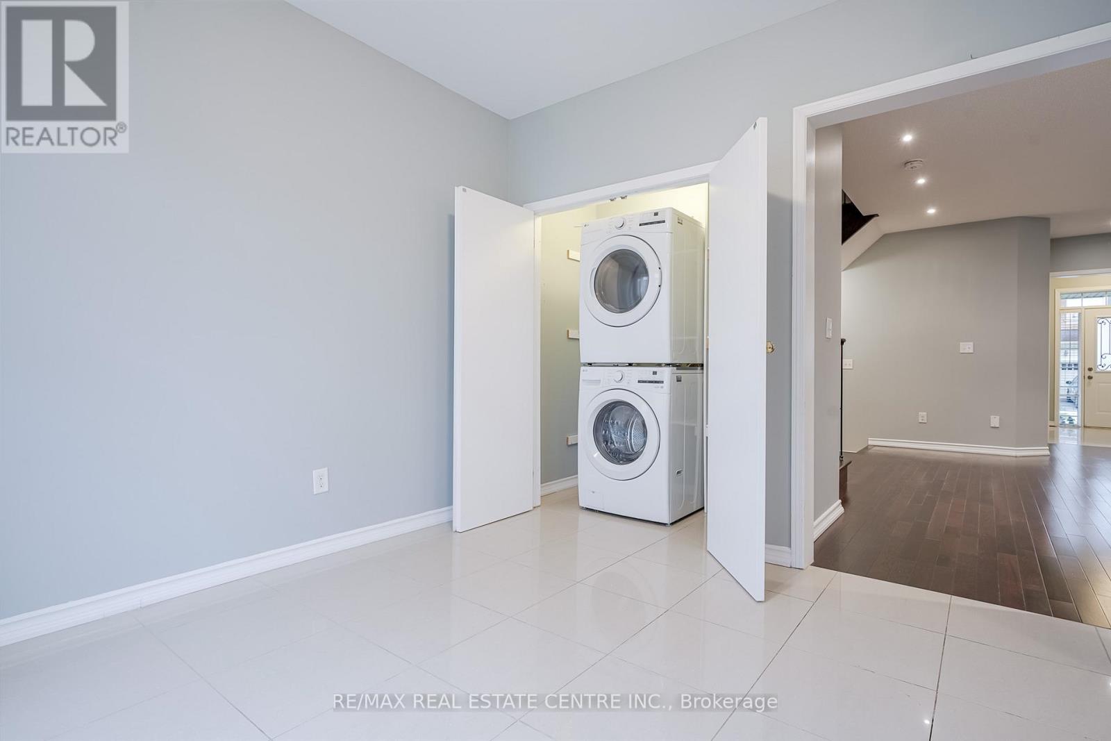 3057 Janice Drive, Oakville, Ontario  L6M 0S6 - Photo 16 - W12451938