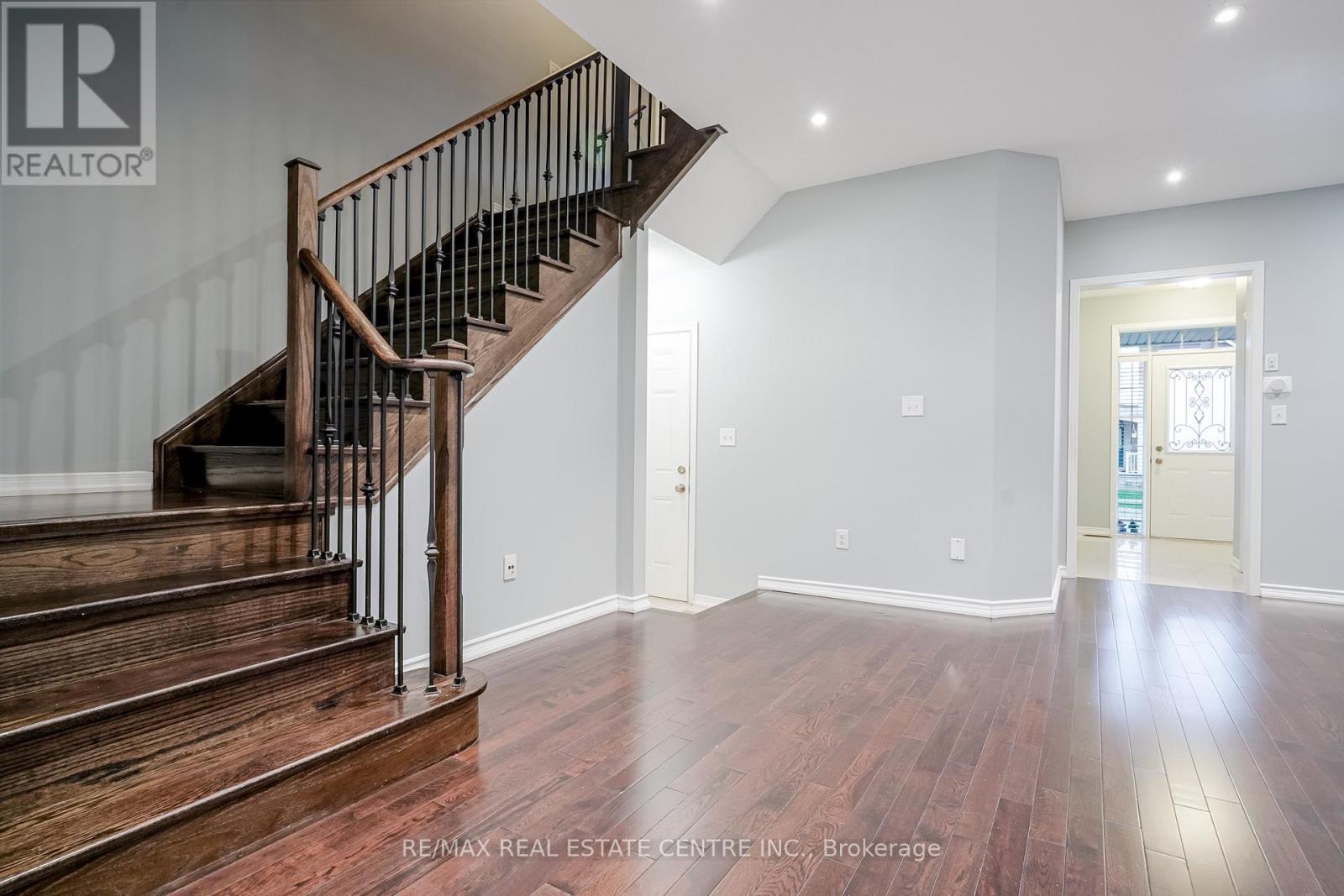 3057 Janice Drive, Oakville, Ontario  L6M 0S6 - Photo 18 - W12451938