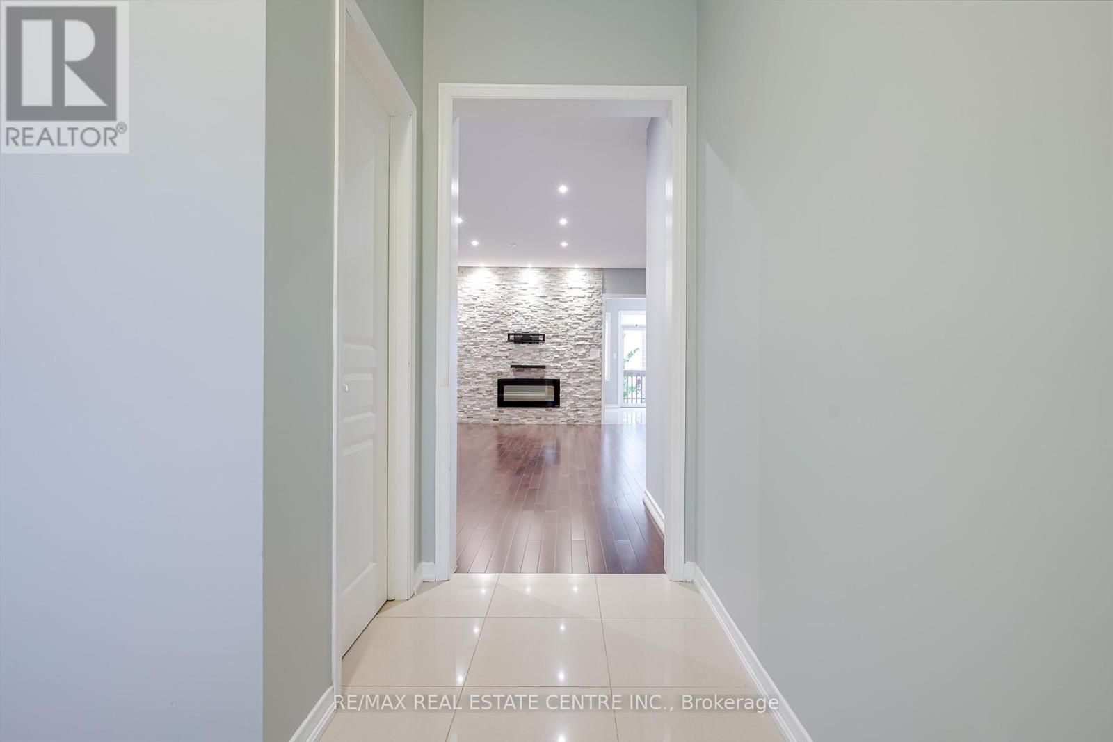 3057 Janice Drive, Oakville, Ontario  L6M 0S6 - Photo 5 - W12451938