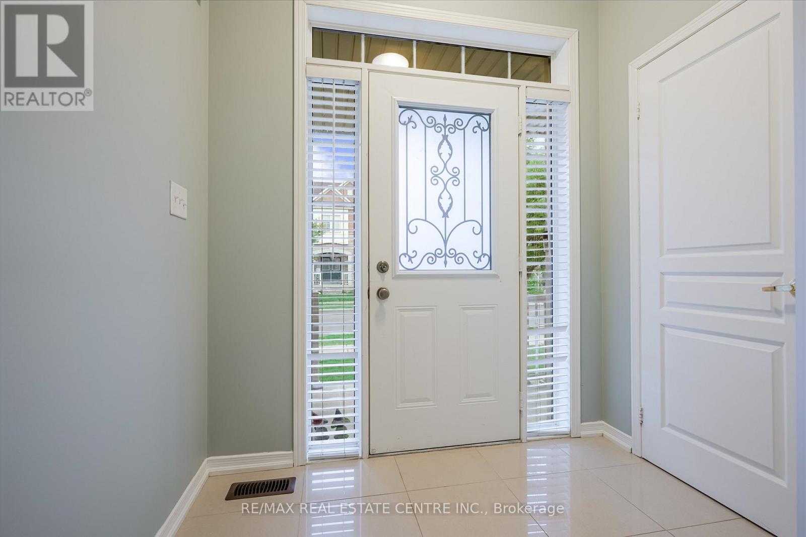 3057 Janice Drive, Oakville, Ontario  L6M 0S6 - Photo 6 - W12451938