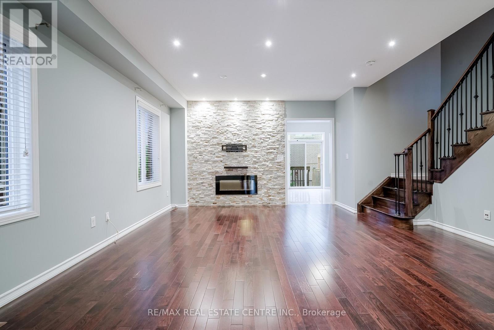 3057 Janice Drive, Oakville, Ontario  L6M 0S6 - Photo 7 - W12451938