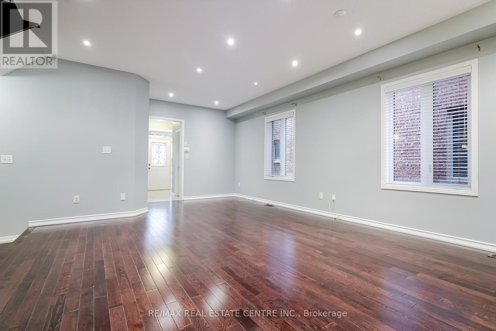 3057 Janice Drive, Oakville, Ontario  L6M 0S6 - Photo 9 - W12451938