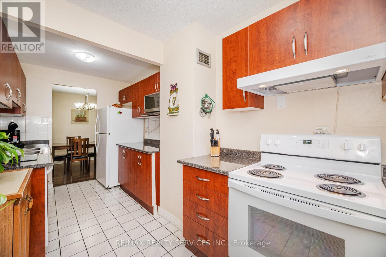 108 - 3 Lisa Street, Brampton, Ontario  L6T 4A2 - Photo 14 - W12451943