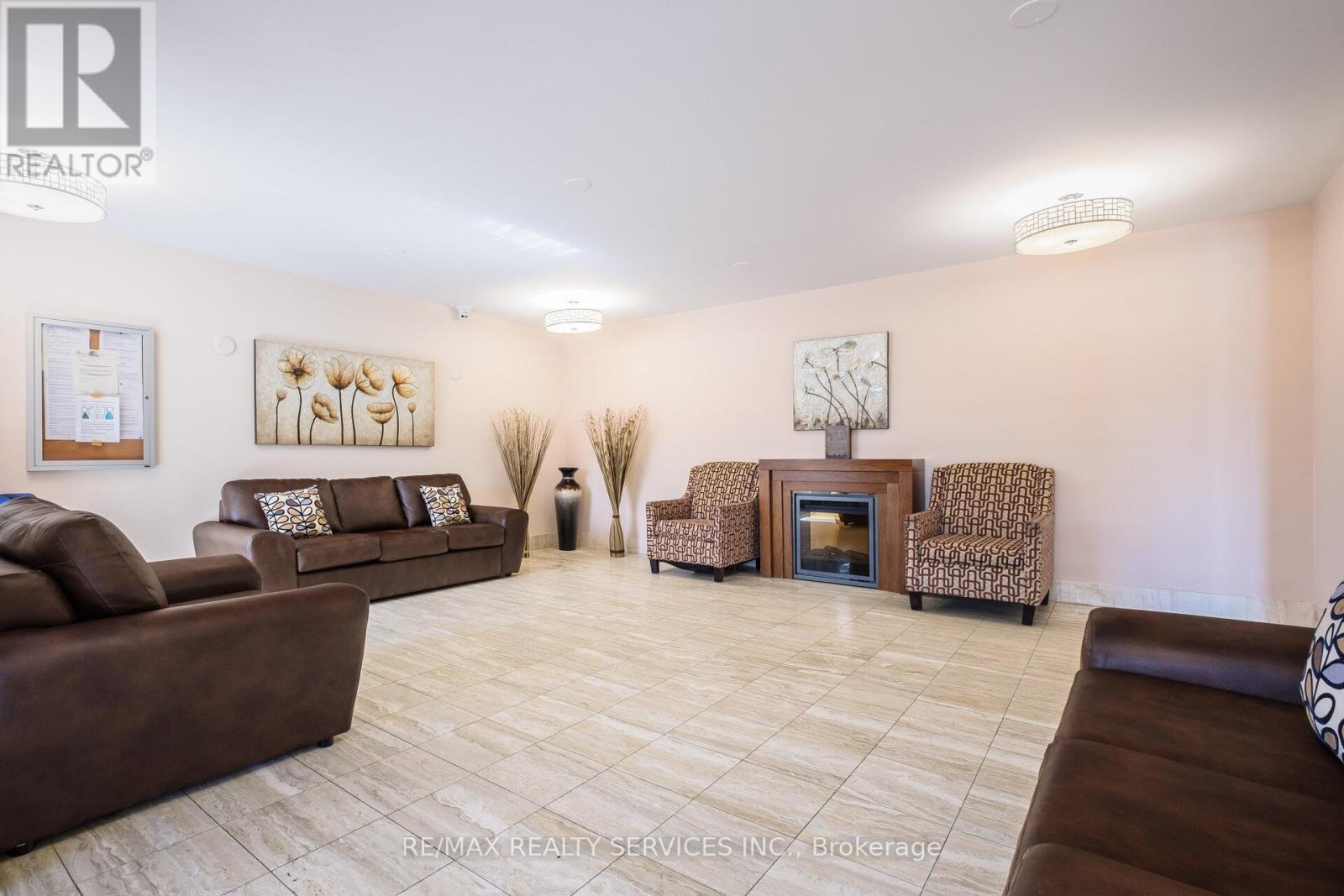 108 - 3 Lisa Street, Brampton, Ontario  L6T 4A2 - Photo 3 - W12451943