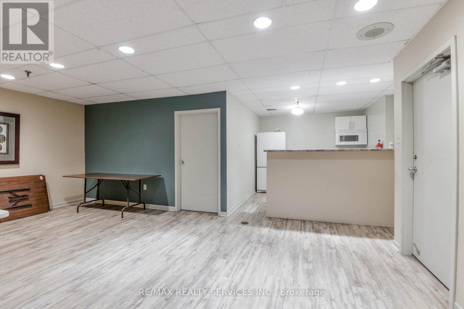 108 - 3 Lisa Street, Brampton, Ontario  L6T 4A2 - Photo 32 - W12451943