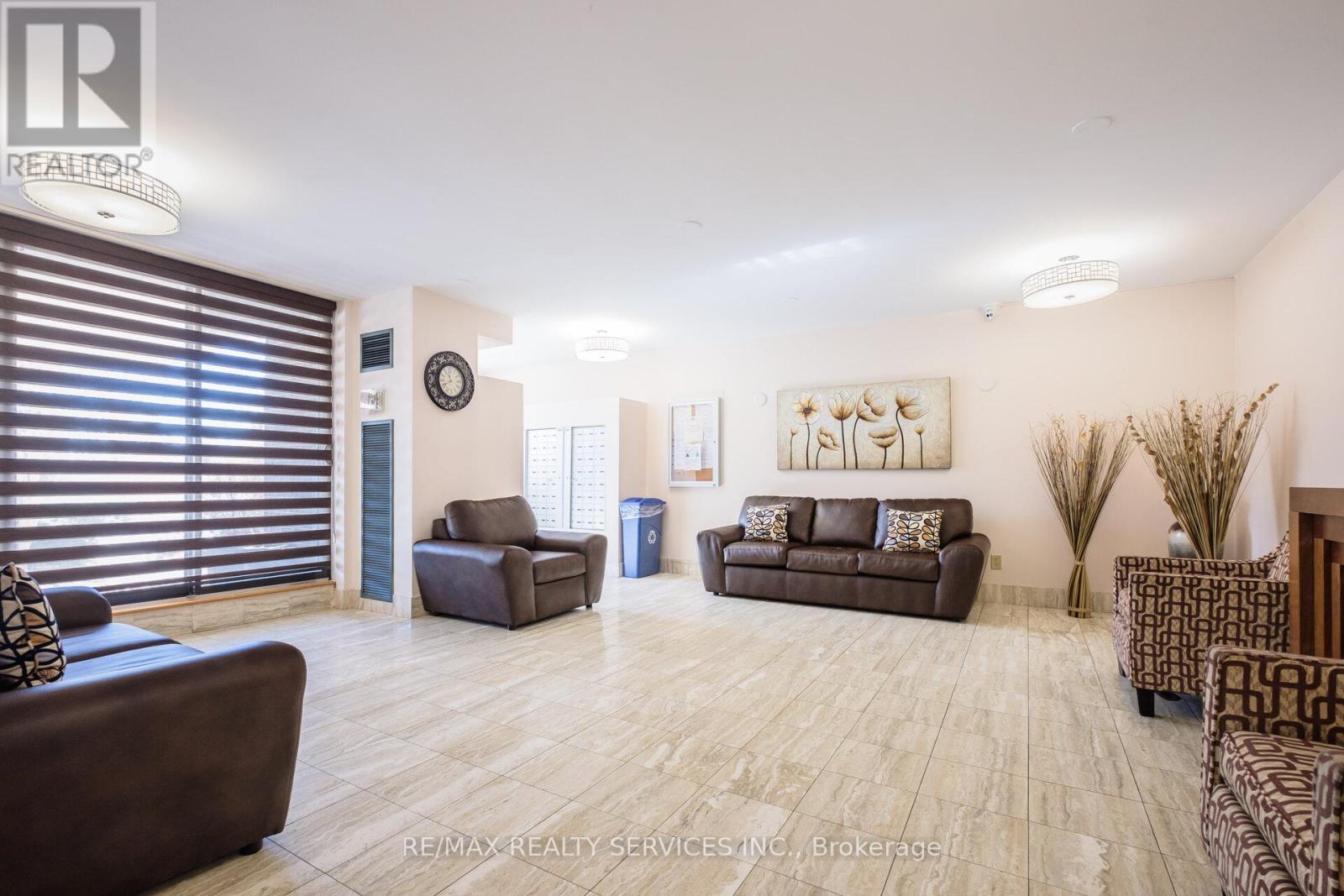 108 - 3 Lisa Street, Brampton, Ontario  L6T 4A2 - Photo 4 - W12451943