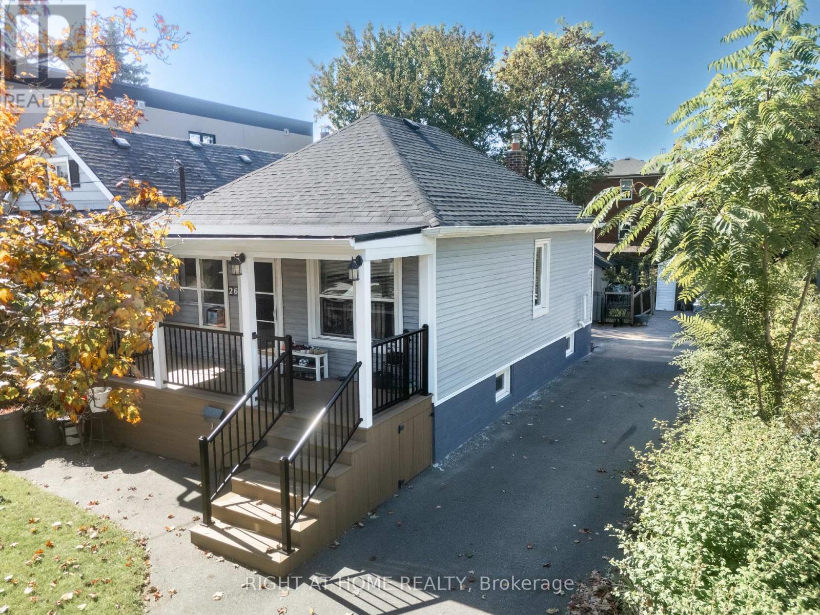 26 SIXTEENTH STREET, Toronto, Ontario