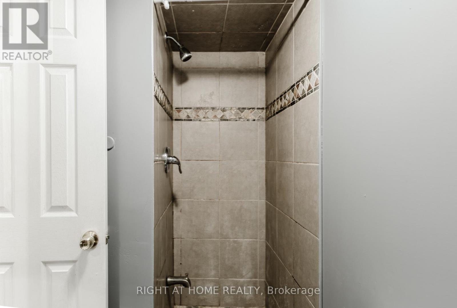 26 Sixteenth Street, Toronto, Ontario  M8V 3J8 - Photo 30 - W12451945