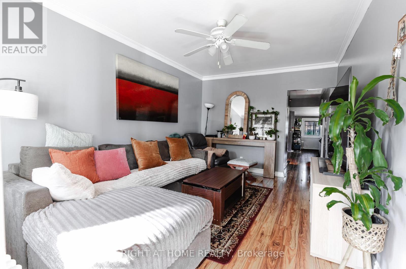 26 Sixteenth Street, Toronto, Ontario  M8V 3J8 - Photo 4 - W12451945