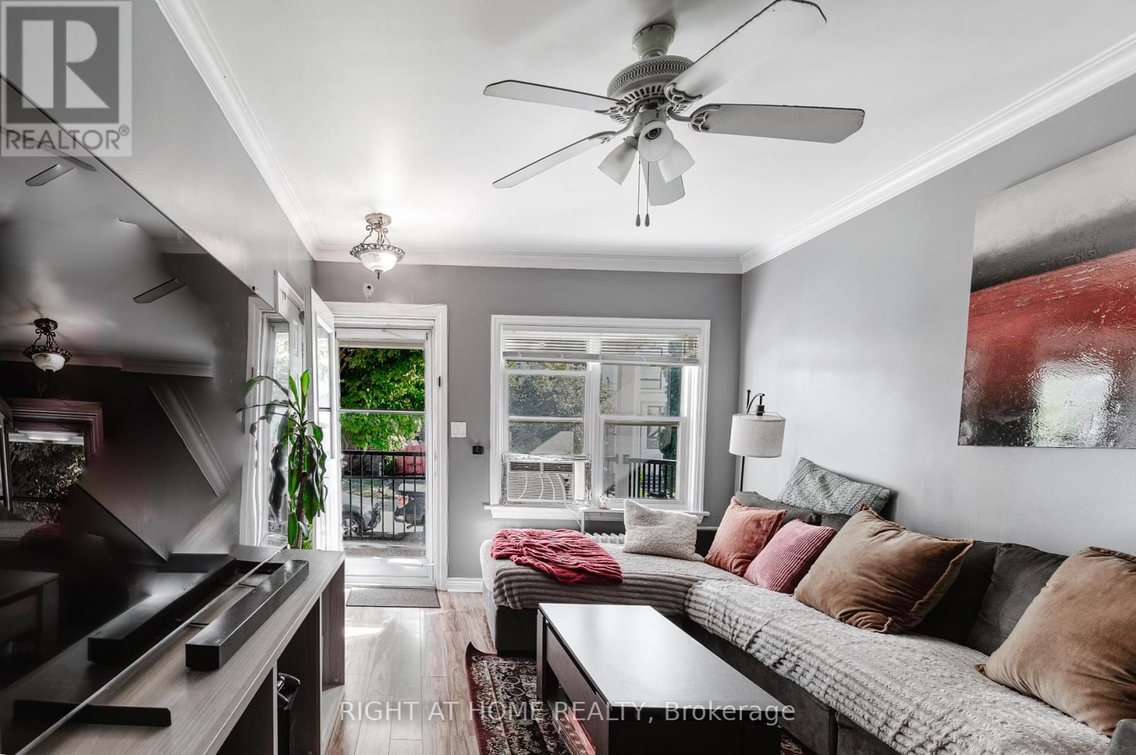 26 Sixteenth Street, Toronto, Ontario  M8V 3J8 - Photo 5 - W12451945