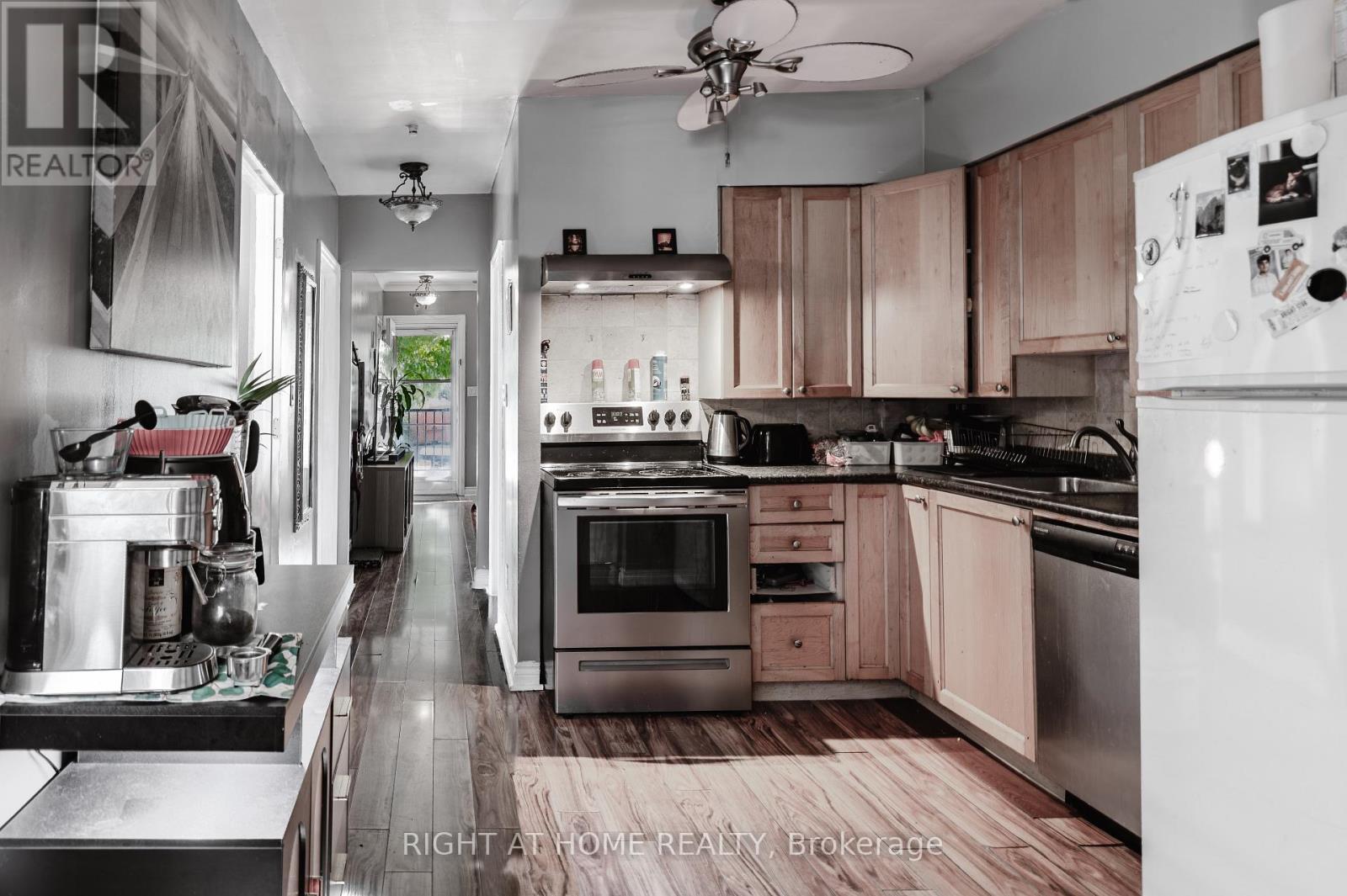 26 Sixteenth Street, Toronto, Ontario  M8V 3J8 - Photo 7 - W12451945