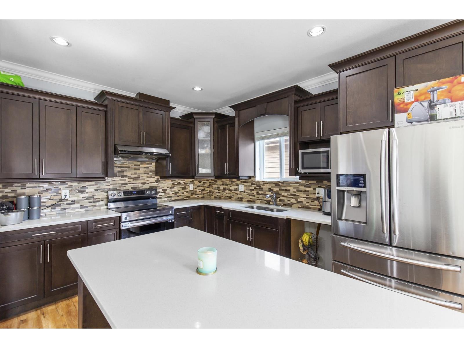 33008 Egglestone Avenue, Mission, British Columbia  V2V 7R7 - Photo 3 - R3055486
