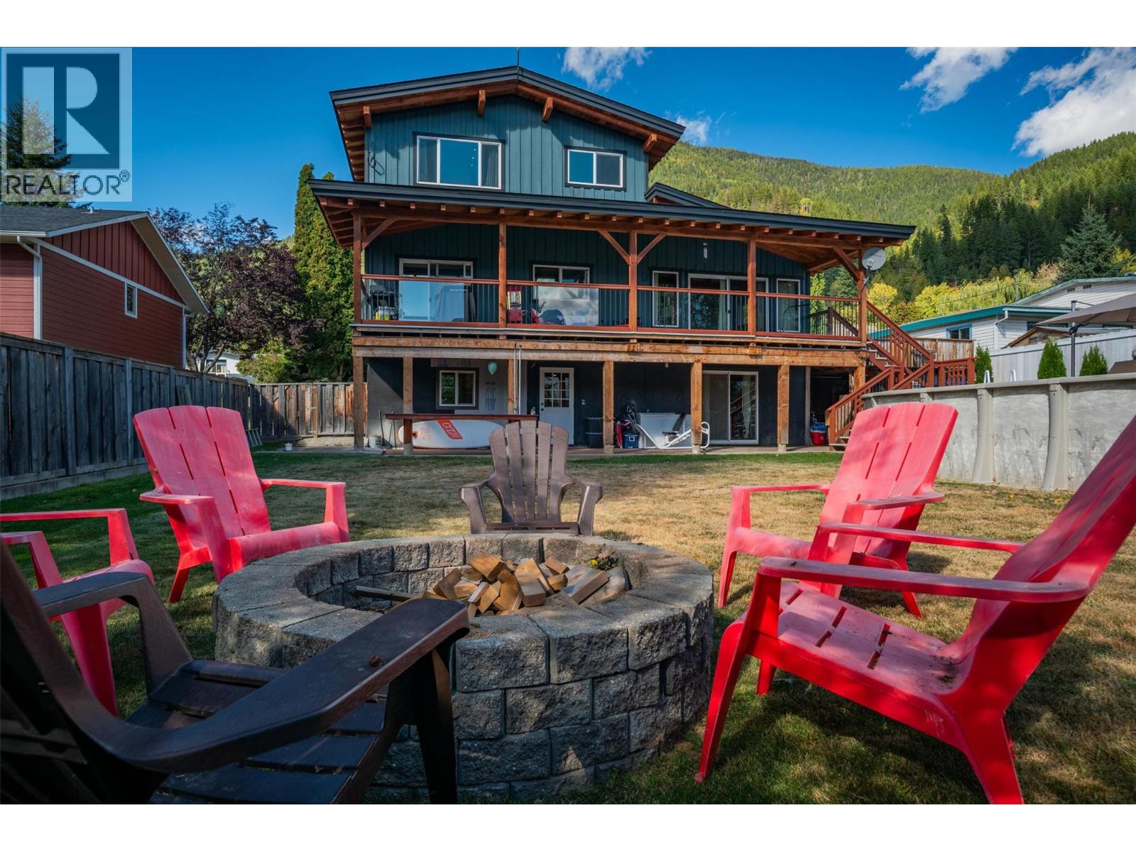 422 VIEW Street, Kaslo, British Columbia
