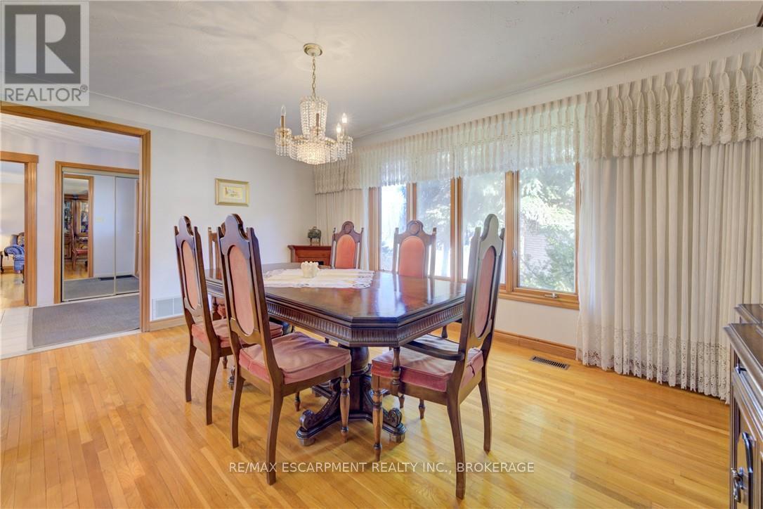 9 Stonecliff Court, Hamilton (Gilkson), Ontario  L9C 7G2 - Photo 10 - X12451794