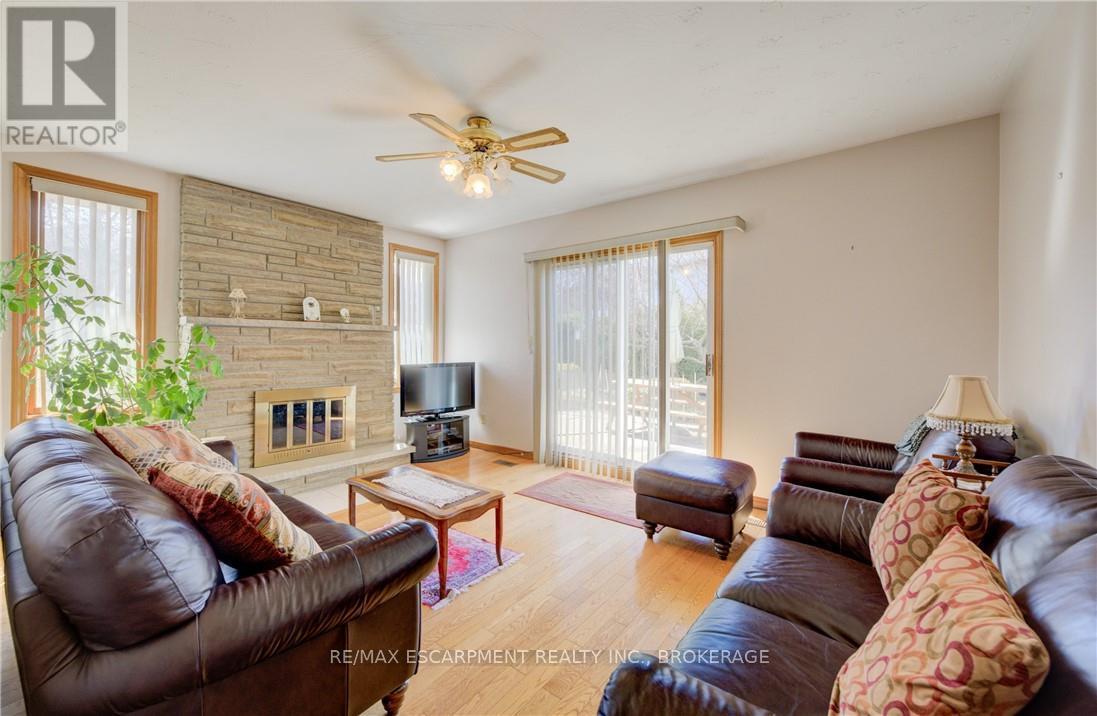 9 Stonecliff Court, Hamilton (Gilkson), Ontario  L9C 7G2 - Photo 13 - X12451794