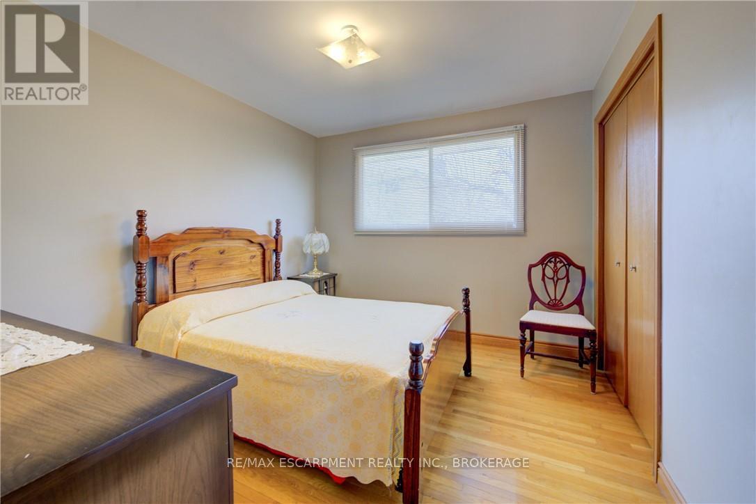9 Stonecliff Court, Hamilton (Gilkson), Ontario  L9C 7G2 - Photo 16 - X12451794