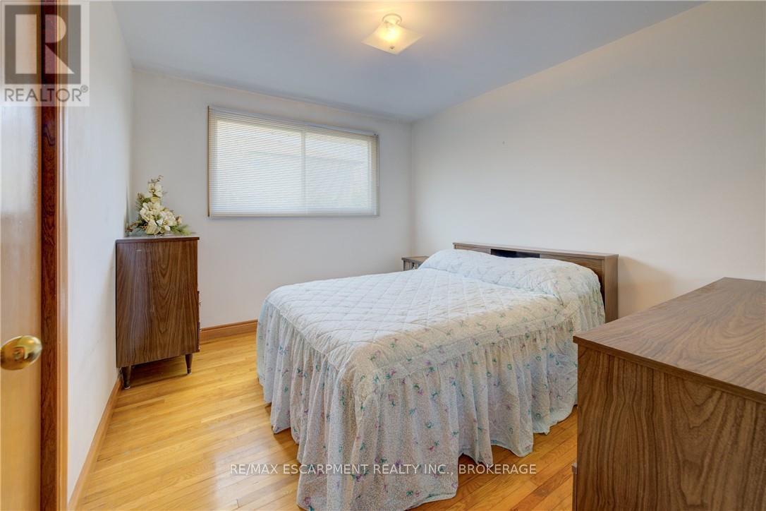 9 Stonecliff Court, Hamilton (Gilkson), Ontario  L9C 7G2 - Photo 17 - X12451794
