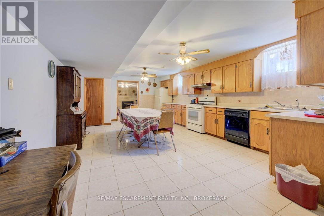 9 Stonecliff Court, Hamilton (Gilkson), Ontario  L9C 7G2 - Photo 18 - X12451794