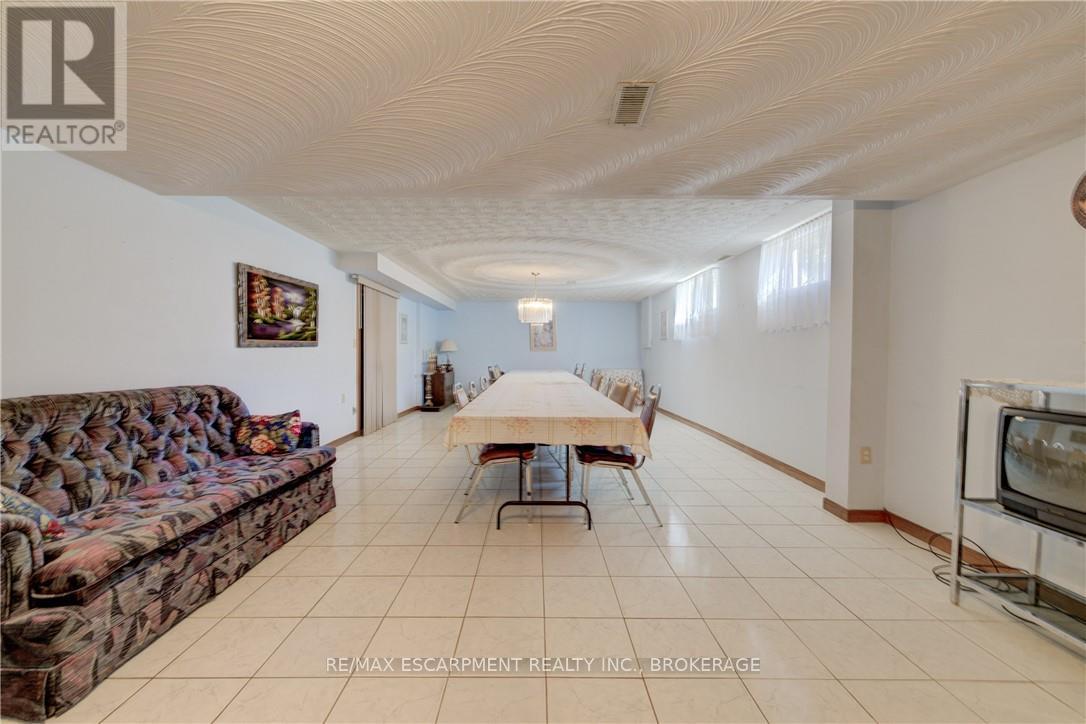 9 Stonecliff Court, Hamilton (Gilkson), Ontario  L9C 7G2 - Photo 20 - X12451794