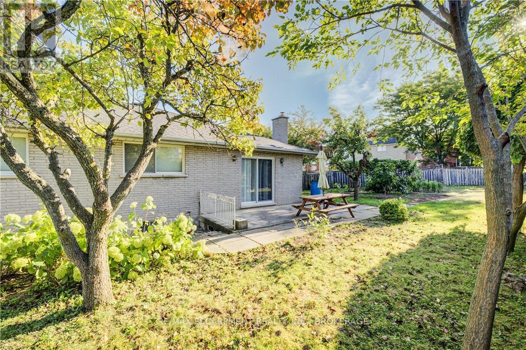 9 Stonecliff Court, Hamilton (Gilkson), Ontario  L9C 7G2 - Photo 21 - X12451794