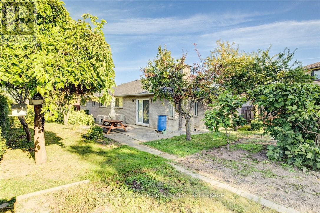 9 Stonecliff Court, Hamilton (Gilkson), Ontario  L9C 7G2 - Photo 22 - X12451794
