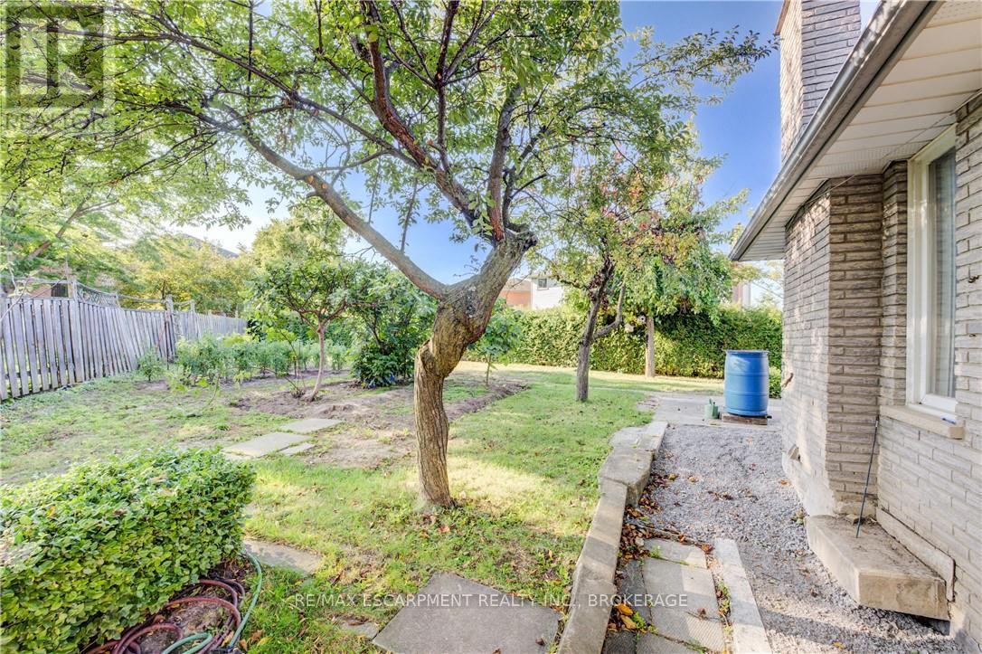 9 Stonecliff Court, Hamilton (Gilkson), Ontario  L9C 7G2 - Photo 24 - X12451794