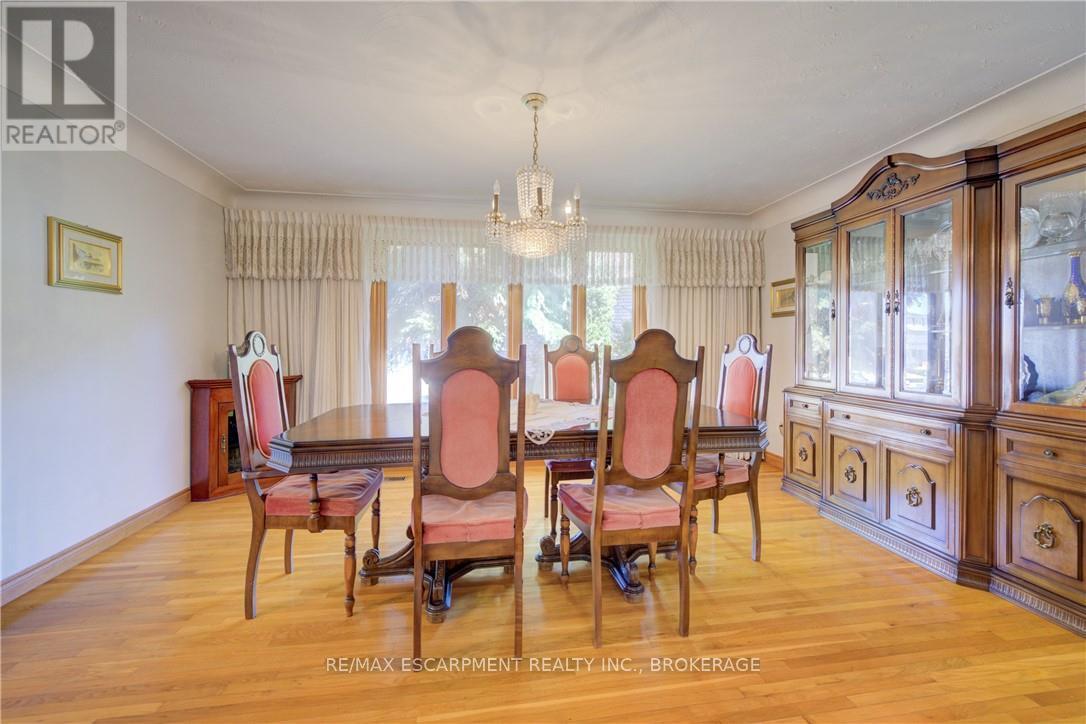 9 Stonecliff Court, Hamilton (Gilkson), Ontario  L9C 7G2 - Photo 9 - X12451794