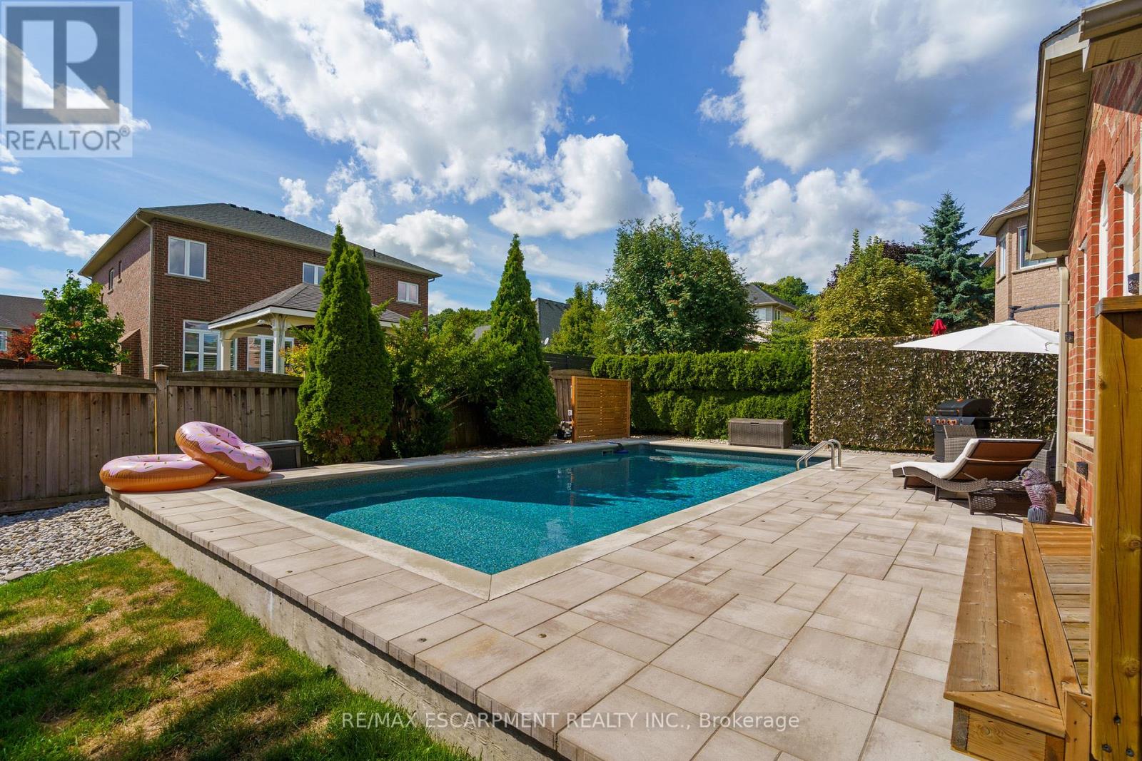 104 Davidson Boulevard, Hamilton (Dundas), Ontario  L9H 7M4 - Photo 3 - X12451796