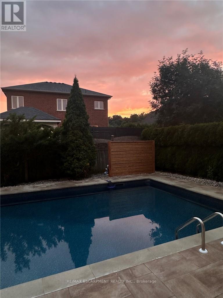 104 Davidson Boulevard, Hamilton (Dundas), Ontario  L9H 7M4 - Photo 4 - X12451796