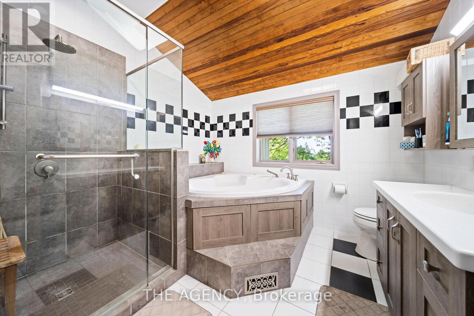 7306 Wellington 21 Road, Centre Wellington, Ontario  N0B 1S0 - Photo 20 - X12451825