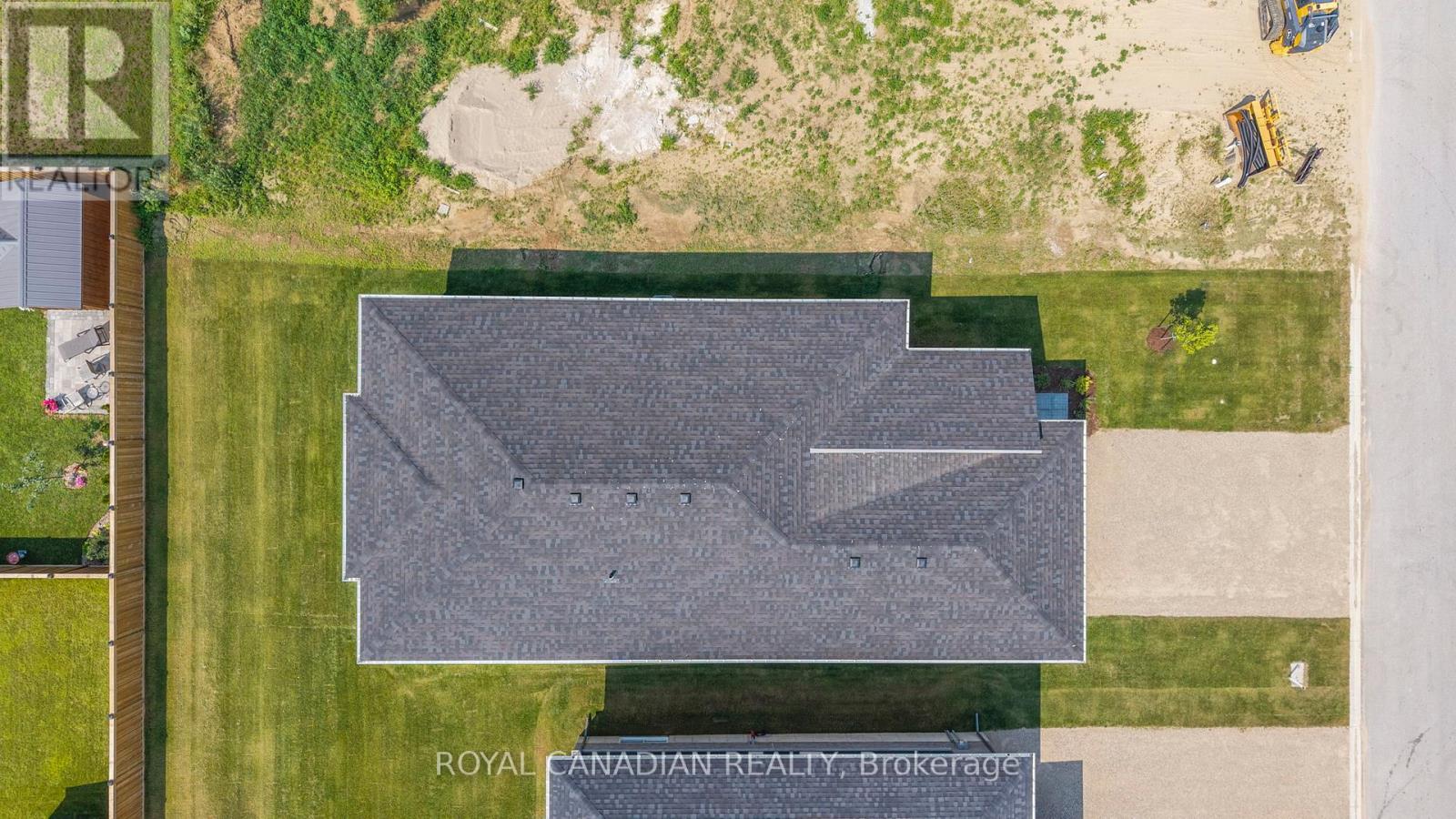 376 Hawthorne Street, Saugeen Shores, Ontario  N0H 2C3 - Photo 4 - X12451849