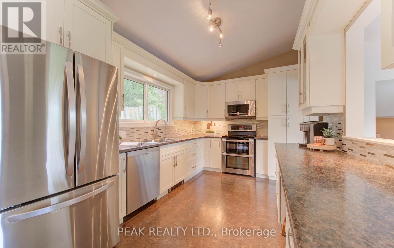 440 Manchester Road, Kitchener, Ontario  N2B 1A5 - Photo 11 - X12451899