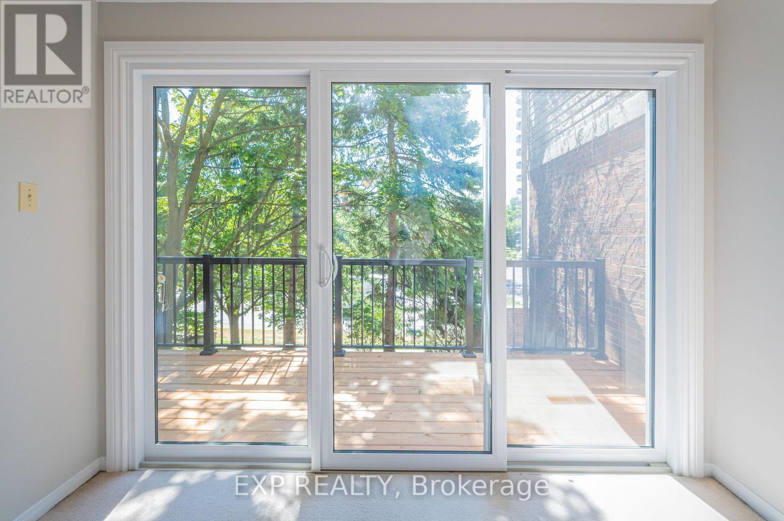 8 - 250 Keats Way, Waterloo, Ontario  N2L 6J5 - Photo 13 - X12451908